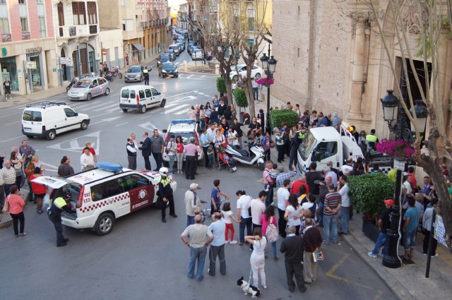 Polica Local y Proteccin Civil intervienen en el dispositivo del suceso provocado por el vehculo que se empotr en la Iglesia de Santiago - 17