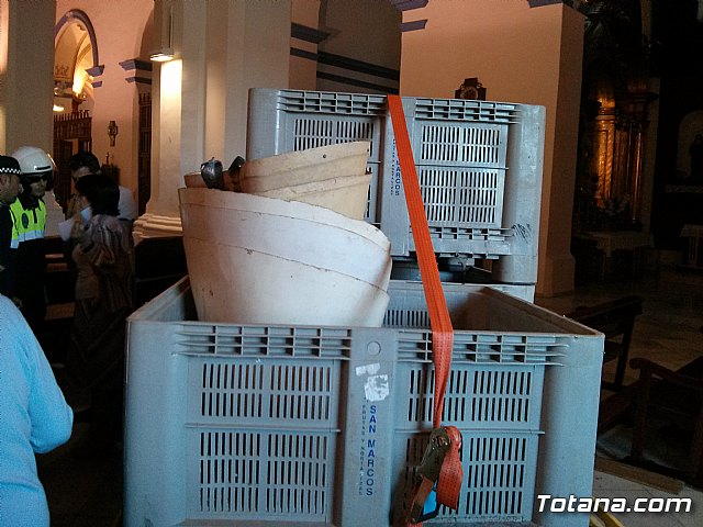 Polica Local y Proteccin Civil intervienen en el dispositivo del suceso provocado por el vehculo que se empotr en la Iglesia de Santiago - 23