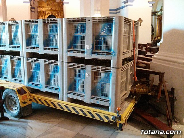 Polica Local y Proteccin Civil intervienen en el dispositivo del suceso provocado por el vehculo que se empotr en la Iglesia de Santiago - 27