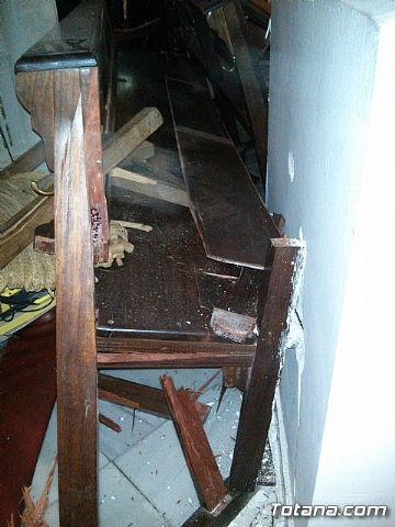 Polica Local y Proteccin Civil intervienen en el dispositivo del suceso provocado por el vehculo que se empotr en la Iglesia de Santiago - 29