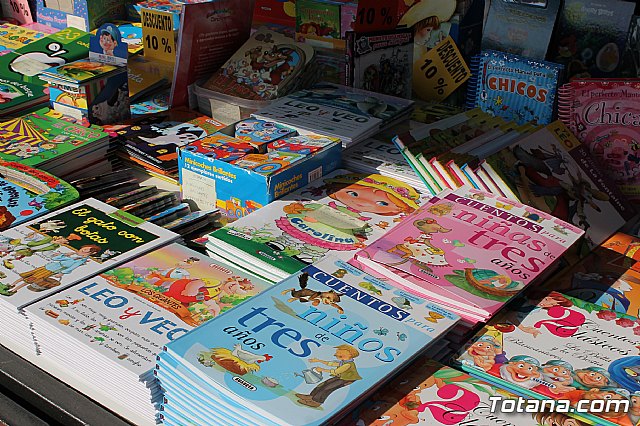 Cuatro libreras de Totana participan en la Feria del Libro - 5