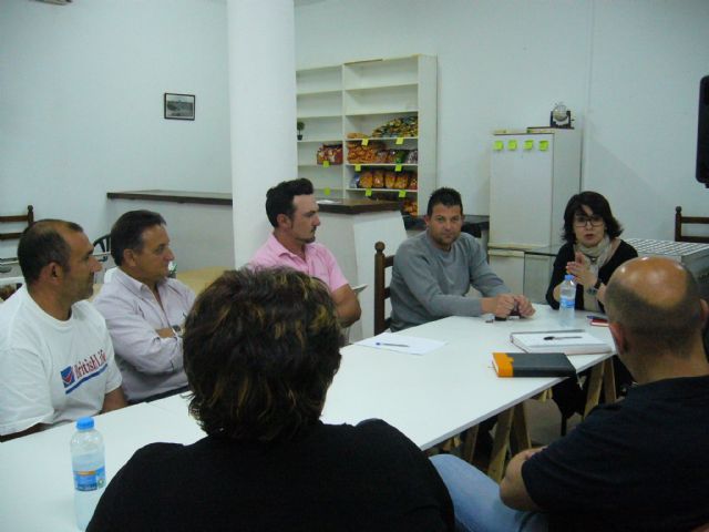 Autoridades municipales se reúnen con la junta directiva de la Asociación de Vecinos de San José para abordar asuntos que afectan a este barrio - 1, Foto 1