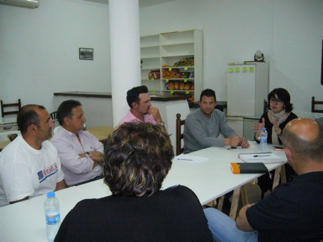 Autoridades municipales se reúnen con la junta directiva de la Asociación de Vecinos de San José para abordar asuntos que afectan a este barrio - 2, Foto 2