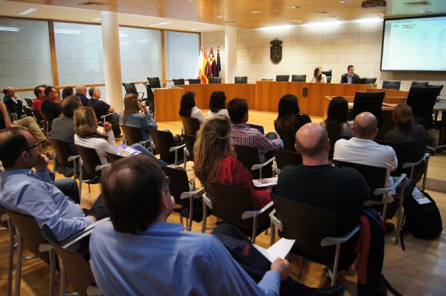 Empresarios de Totana conocen la nueva herramienta gratuita que ofrece el INFO para poder exportar sus productos al resto de Europa - 1, Foto 1