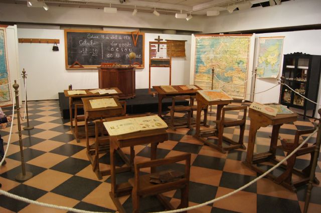 La alcaldesa anuncia que el ayuntamiento realizará una mención honorífica a los colegios públicos Santa Eulalia, Santiago y Tierno Galván - 1, Foto 1