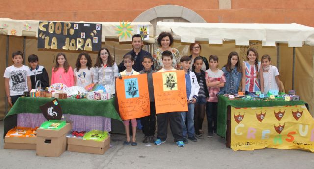 Alumnos del Colegio Público Sagrado Corazón crean cooperativas con las que venden sus productos en el Mercado Semanal - 1, Foto 1