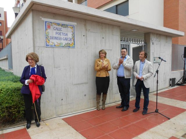 Celebración del Día del Libro con la inauguración de la calle Dionisia García en Joven Futura - 1, Foto 1