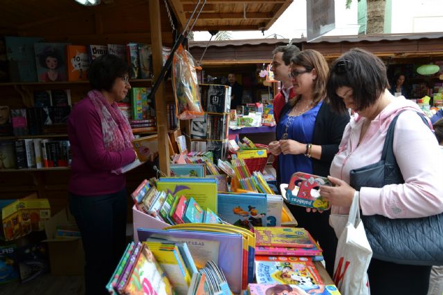 La Feria del Libro de San Pedro del Pinatar arranca con interesantes ofertas y actividades paralelas - 1, Foto 1