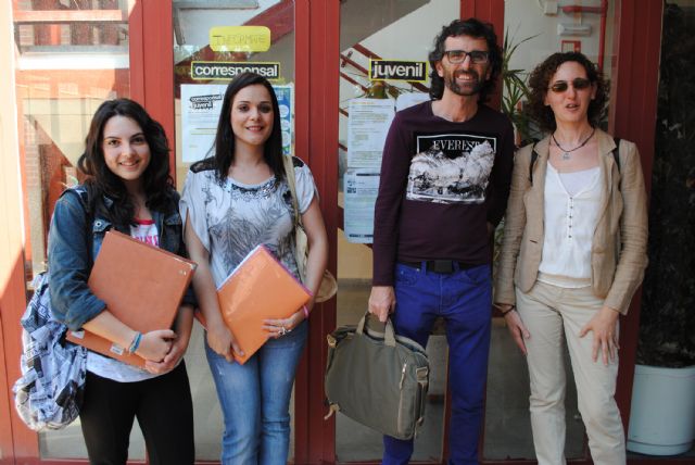 Los alumnos del IES Salvador Sandoval torrreño, al día gracias a su corresponsal juvenil - 2, Foto 2