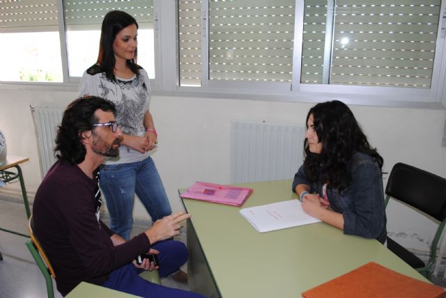 Los alumnos del IES Salvador Sandoval torrreño, al día gracias a su corresponsal juvenil - 3, Foto 3