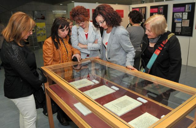 La Universidad de Murcia celebra una exposición que conmemora los doscientos años de la libertad de imprenta en España - 1, Foto 1