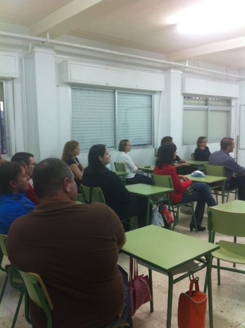 Active participation in the talk of the school for parents "Motivate interest in reading in our children", Foto 2