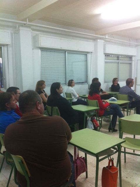 Activa participación en la charla de la Escuela de Padres Motivar el interés por la lectura en nuestros hijos - 2, Foto 2
