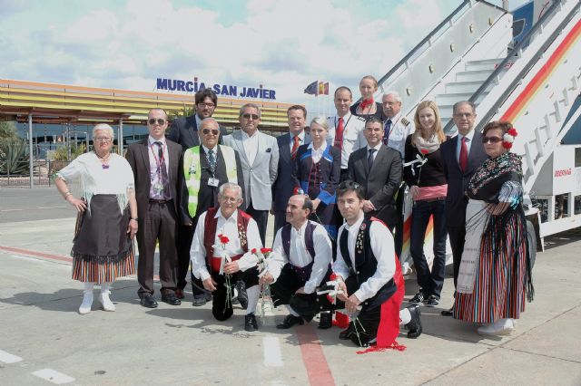El proyecto europeo de Turismo Senior se estrena en el Mar Menor con la llegada del primer vuelo procedente de Praga con 180 personas - 1, Foto 1