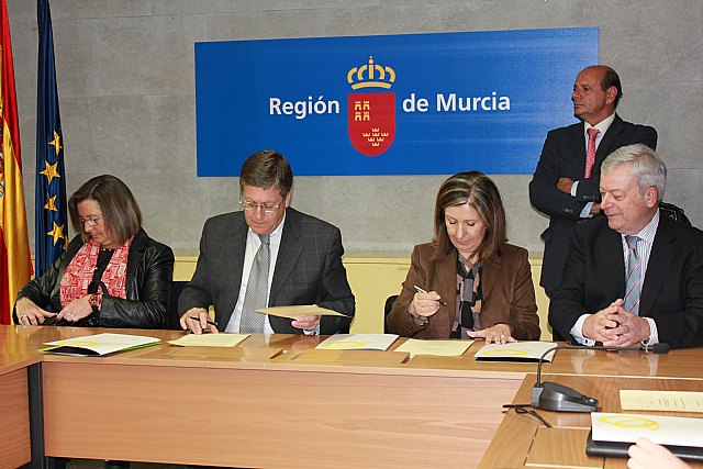 Bernal y Palacios firman un convenio con cinco entidades bancarias para mantener la línea de financiación del gasto farmacéutico - 2, Foto 2