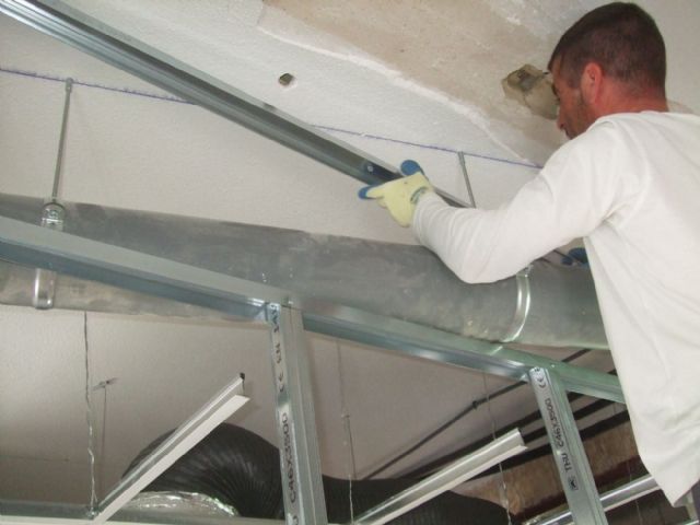 Comienzan las prácticas profesionales para los alumnos del taller de Pladur y Electricidad de la ADLE - 1, Foto 1