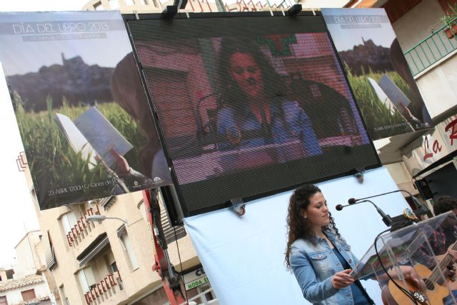 La lectura de poemas de autores cehegineros cierra los actos del Día del Libro - 3, Foto 3