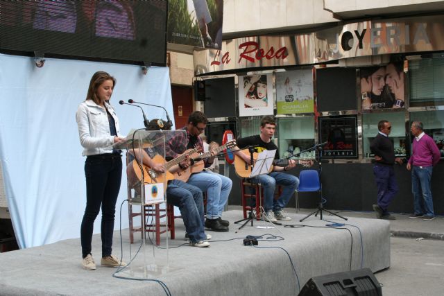 La lectura de poemas de autores cehegineros cierra los actos del Día del Libro - 4, Foto 4