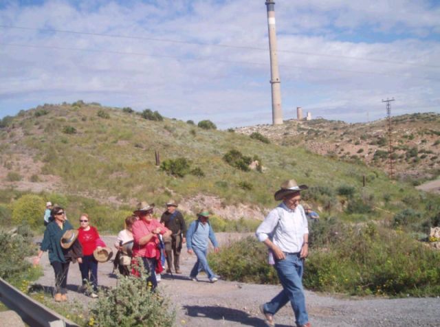 Los mayores se lanzan a subir El Calvario y San Julián - 1, Foto 1