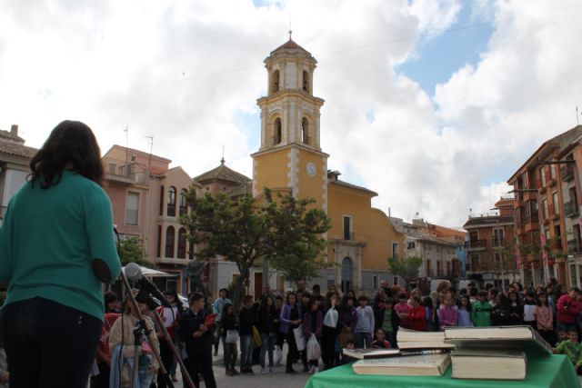 Los alumnos de los colegios Artero y Amor de Dios leen a Cervantes y a Juan Ramón Jiménez en el Día del Libro - 2, Foto 2