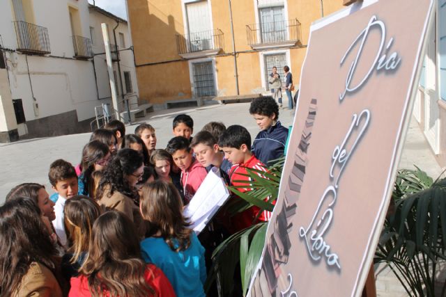 Los alumnos de los colegios Artero y Amor de Dios leen a Cervantes y a Juan Ramón Jiménez en el Día del Libro - 3, Foto 3