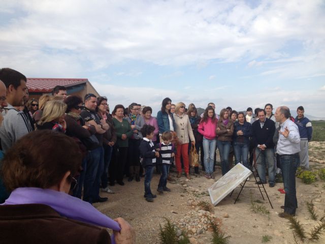Alumnos de Educación de Adultos de la Comarca del Río Mula visitan el yacimiento arqueológico y una bodega de Bullas - 1, Foto 1