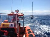 Cruz Roja de guilas rescata a un velero de 10 metros de eslora que se encontraba sin gobierno