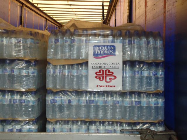Aquadeus dona un camión de agua a Cáritas, Foto 2