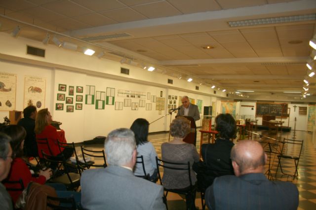 Autores totaneros participan en un acto de lectura continuada con motivo de la celebración del Día Internacional del Libro - 1, Foto 1