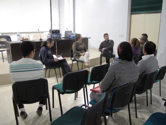 Servicios Sociales da charlas de acogida a inmigrantes en proceso de reagrupación familiar - 1, Foto 1