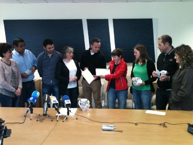 El San Cristóbal C.F. entrega a la Asociación de Padres y Madres de Atención Temprana los 480 euros conseguidos con un triangular benéfico - 1, Foto 1