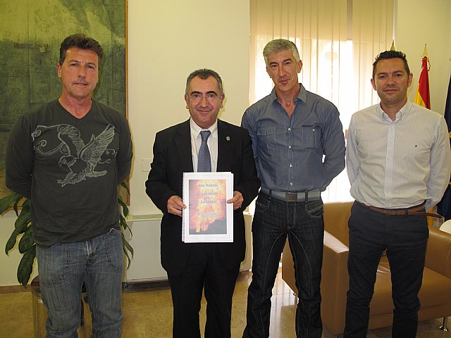 El consejero de Presidencia recibe a representantes de bomberos del CEIS y de bomberos de Murcia - 1, Foto 1