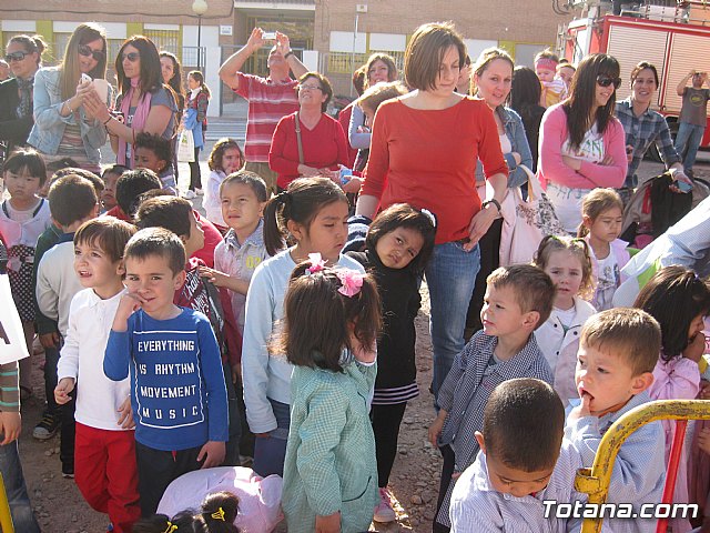 La Vuelta al Mundo en 80 Das llega al colegio San Jos en Globo - 12