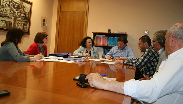 La Comunidad asumirá los gastos en servicios urbanísticos derivados de la reconstrucción de los edificios del barrio de La Viña - 1, Foto 1