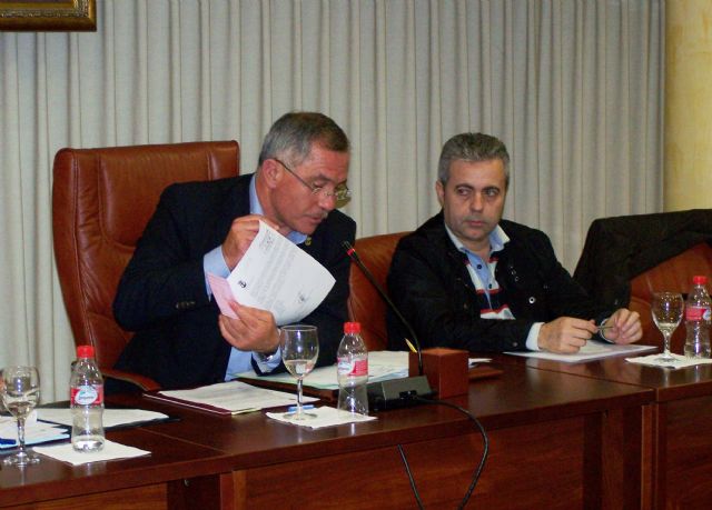 El alcalde muestra durante el último pleno la carta en la que solicita varias especialidades médicas para Águilas - 1, Foto 1