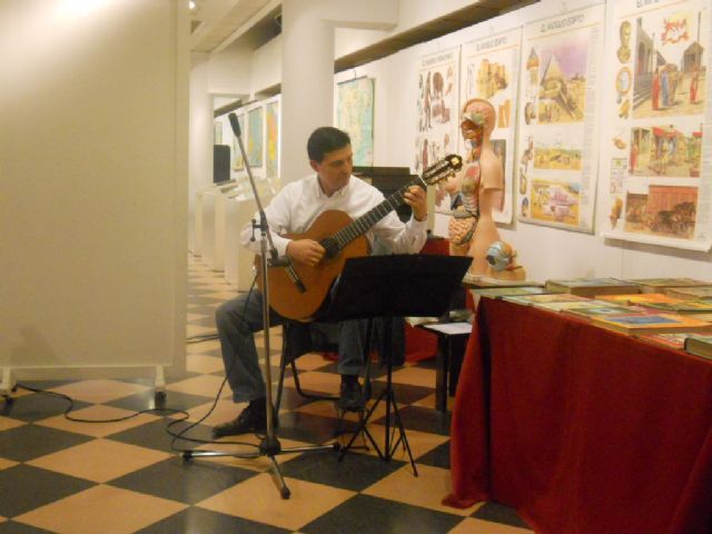 La Asociación Cultural Caja de Semillas realiza un homenaje a Miguel Hernandez en el marco de la Feria del Libro - 3, Foto 3