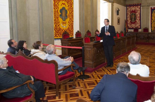 Los miembros de la Real Asamblea de Capitanes de Yate visitaron el Palacio Consistorial - 1, Foto 1
