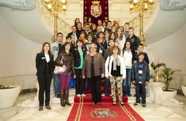 La concejala de Educación recibe a los participantes del Proyecto Comenius Let´s Play Together - 2, Foto 2