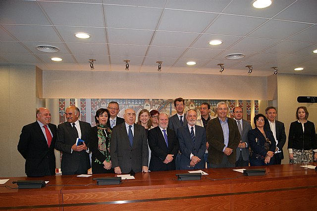 El PSOE afirma que la reforma de la Ley Electoral es necesaria para acercar la política a los ciudadanos y recuperar su confianza - 1, Foto 1