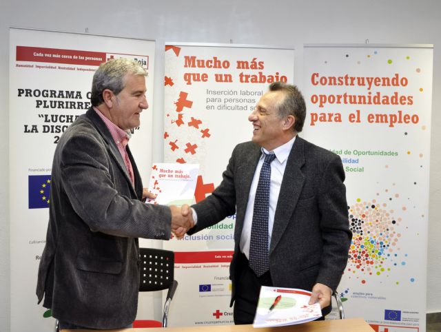 Fecoam y Cruz Roja firman un convenio para ofrecer formación que facilite la entrada al mercado laboral de colectivos vulnerables - 3, Foto 3