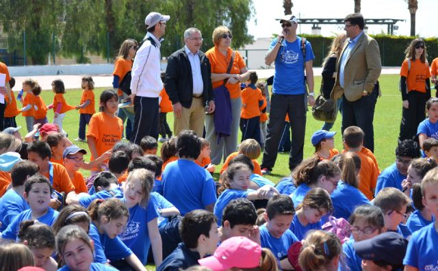 Más de un millar de escolares aguileños participan en actividades deportivas conjuntas con motivo del XXV aniversario de sus colegios - 1, Foto 1