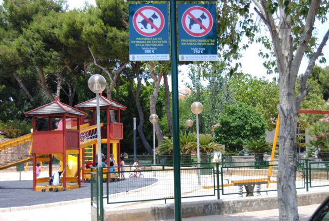 Policías de paisano vigilan parques y plazas públicas para aplicar la ordenanza de animales de compañía - 2, Foto 2