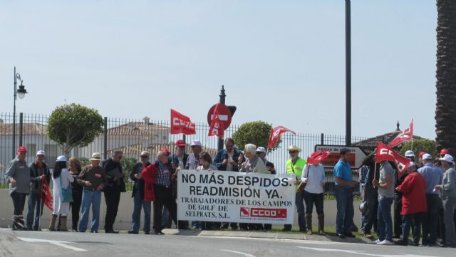 Concentración de trabajadores en Hacienda Riquelme Golf Resort, en contra de los despidos - 2, Foto 2