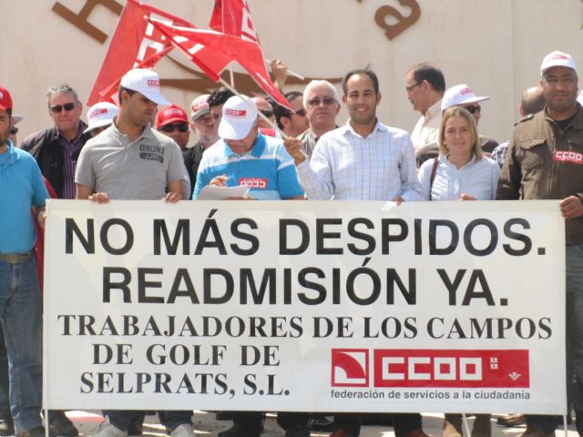 Concentración de trabajadores en Hacienda Riquelme Golf Resort, en contra de los despidos - 3, Foto 3