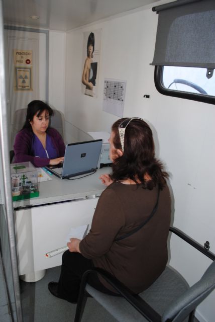 La campaña para prevenir el cáncer de mama chequea ya a 1.100 torreñas - 1, Foto 1