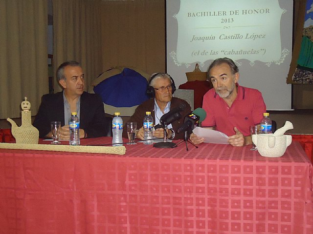 Acto de entrega del Diploma de Bachiller de Honor del IES Juan de la Cierva a Joaqun, el de las Cabañuelas - 2