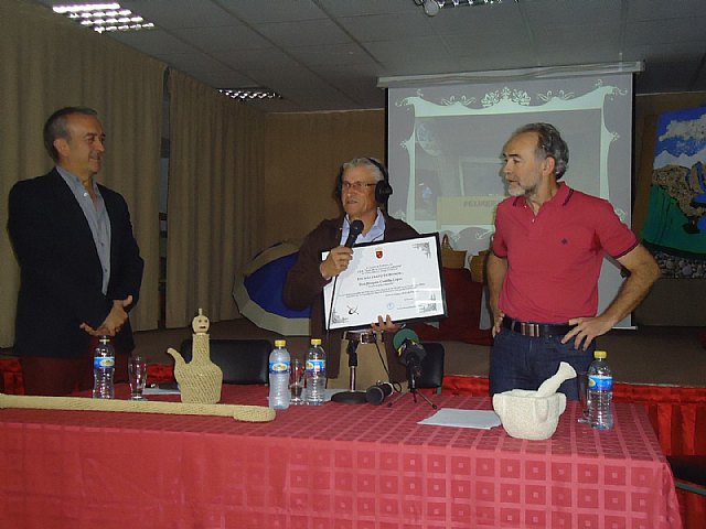 Acto de entrega del Diploma de Bachiller de Honor del IES Juan de la Cierva a Joaqun, el de las Cabañuelas - 6