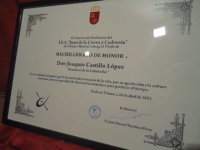 Acto de entrega del Diploma de Bachiller de Honor del IES Juan de la Cierva a Joaqun, el de las Cabañuelas - 8