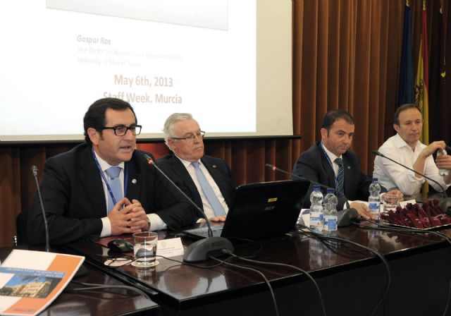 Personal de administración de once países europeos realiza una estancia formativa en la Universidad de Murcia - 4, Foto 4