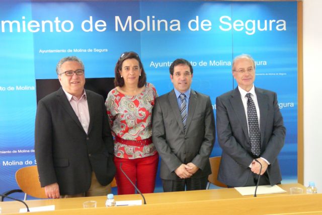 El Ayuntamiento y el Hospital de Molina de Segura firman un acuerdo de colaboración para la prestación del servicio de podología básica - 2, Foto 2